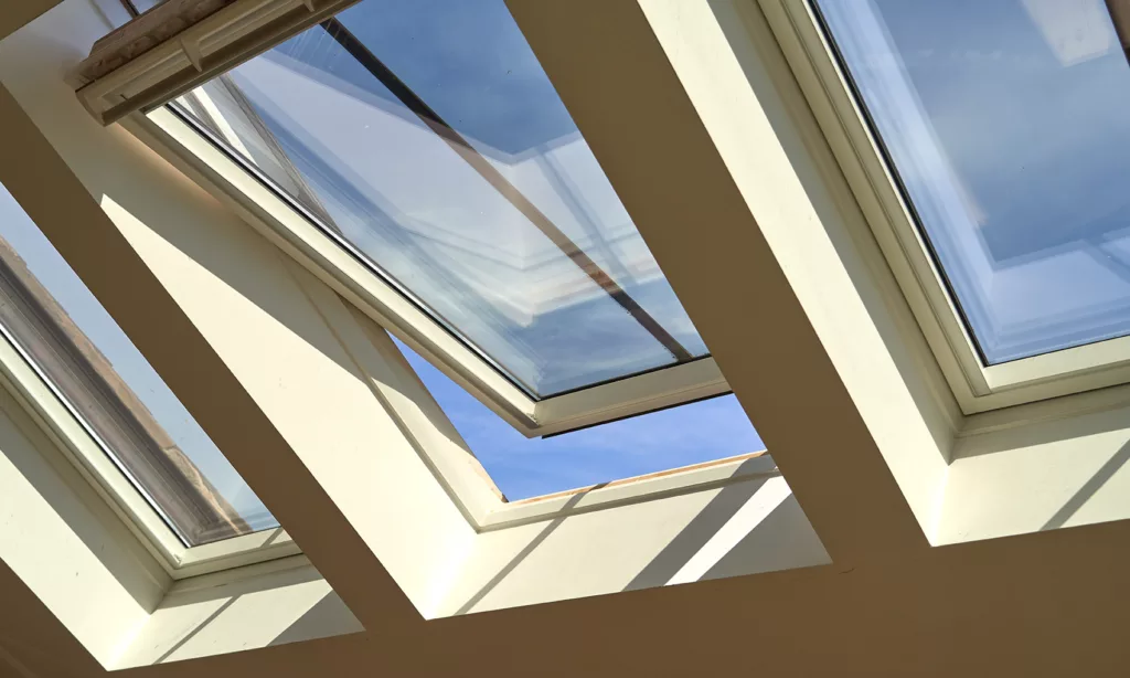 Modern roof skylight window example
